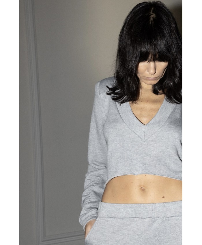 LA V NECK