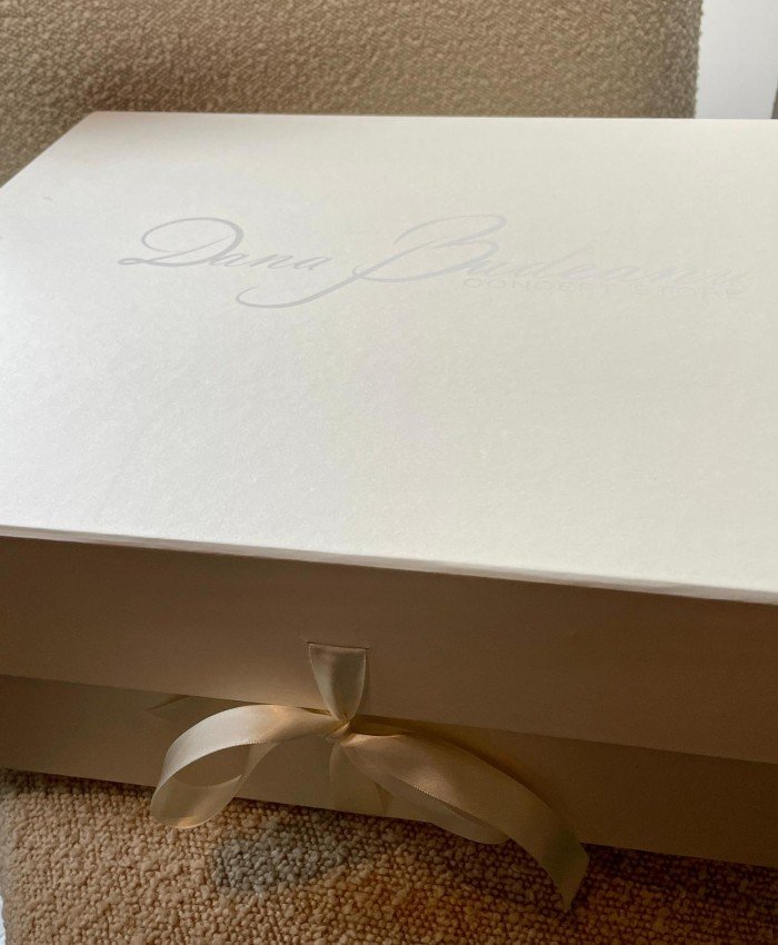 Gift Box by Dana Budeanu - 4000